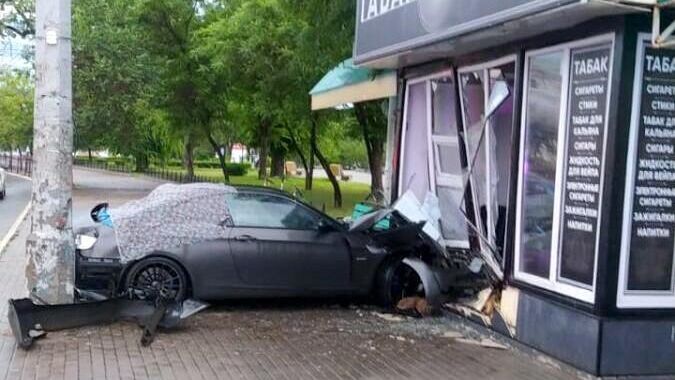 Водитель BMW без регистрации насмерть сбил на встречной полосе пешехода в Астрахани - РИА Новости, 1920, 30.06.2021