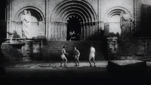 Кадр из клипа Oxxxymiron Стихи о неизвестном солдате (О. Мандельштам, 1937)