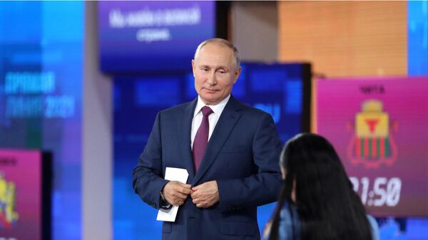 Президент РФ Владимир Путин после ежегодной специальной программы Прямая линия с Владимиром Путиным