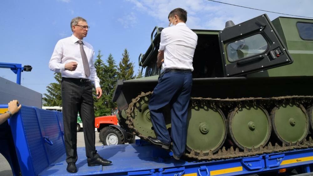 Глава Омской области Александр Бурков  передал лесхозам новую технику для тушения пожаров - РИА Новости, 1920, 01.07.2021