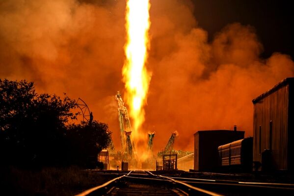 Запуск ракеты-носителя Союз-2.1а с грузовым кораблем Прогресс МС-17 со стартовой площадки космодрома Байконур