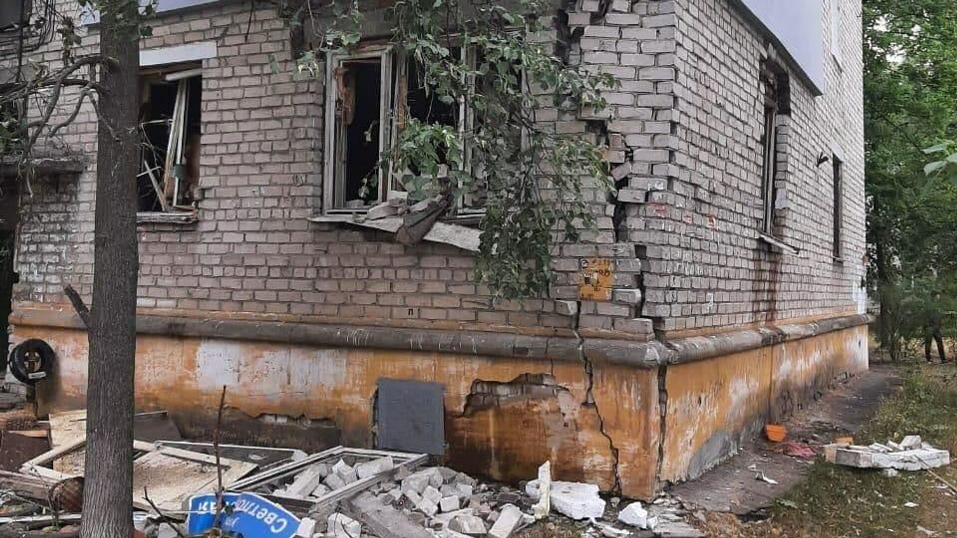 На месте взрыва газовоздушной смеси в жилом доме в Нижнем Новгороде  - РИА Новости, 1920, 02.07.2021
