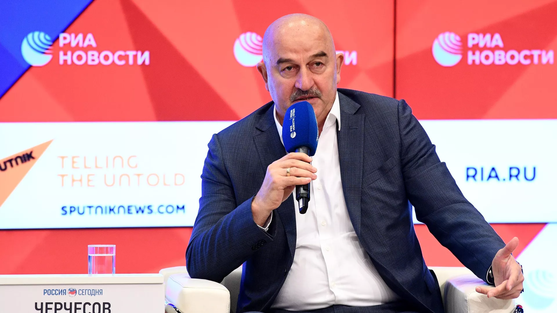 Пресс-конференция главного тренера сборной России по футболу Станислава Черчесова - РИА Новости, 1920, 02.07.2021