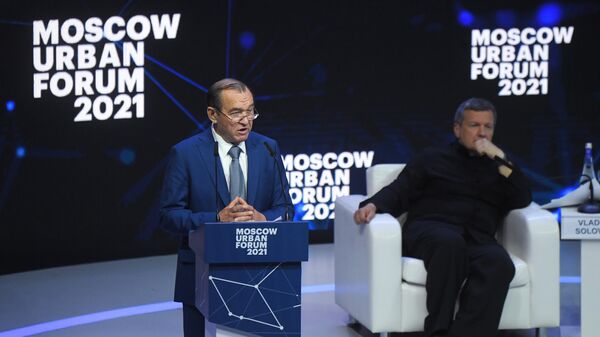 Заместитель мэра Москвы по вопросам ЖКХ и благоустройства Петр Бирюков выступает на Moscow Urban Forum 2021