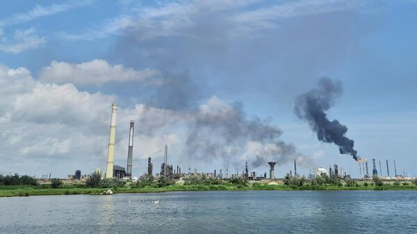 Взрыв на нефтеперерабатывающем заводе Petromidia в Румынии