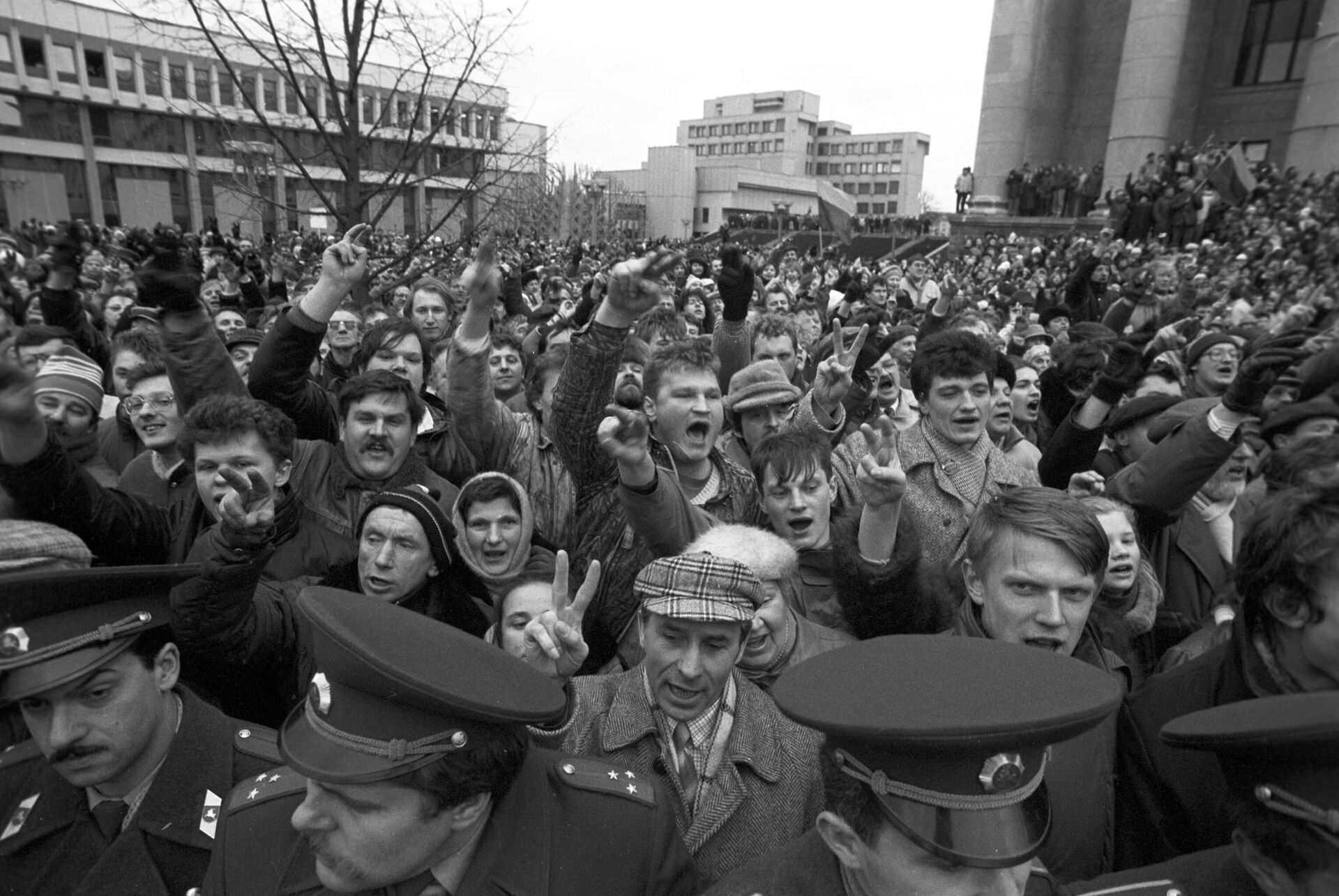 Народные выступления за независимость Литвы и поддержку ее парламента в Вильнюсе. 11 января 1991 год - РИА Новости, 1920, 02.07.2021