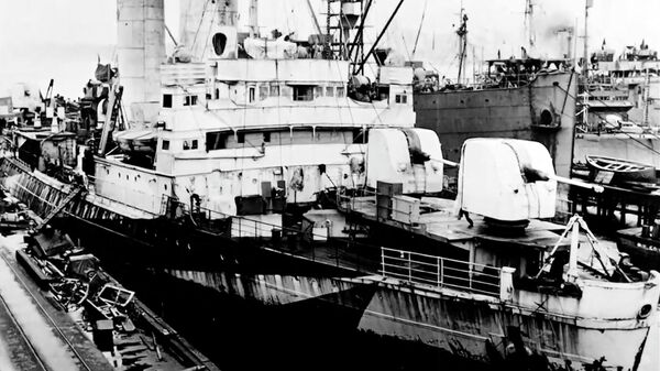 Ледокол И. Сталин — головное судно Проекта 51, которому принадлежал построенный на верфях в г. Николаеве А. Микоян