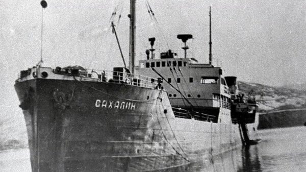 Танкеры Сахалин, Варлаам Аванесов, Станислав Косиор (Туапсе), вышедшие 25 ноября 1941 года из порта Батуми в кругосветный переход в составе конвоя из ледокола и кораблей охранения