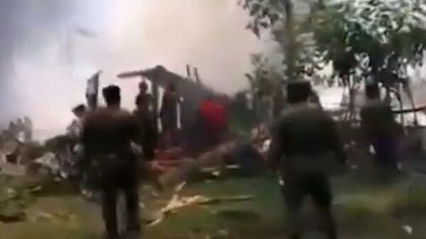 Крушение военного самолета на Филиппинах. Кадры очевидца