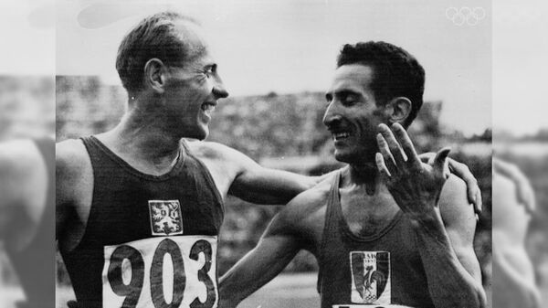 Участники Олимпийских игр 1952 года Эмиль Затопек (слева) и Ален Мимун