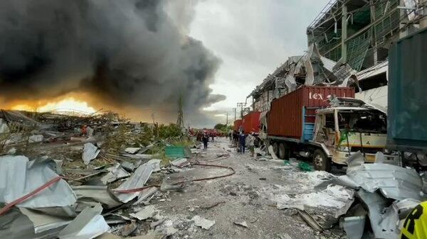 Момент мощного взрыва на химзаводе в Таиланде и последствия ЧП