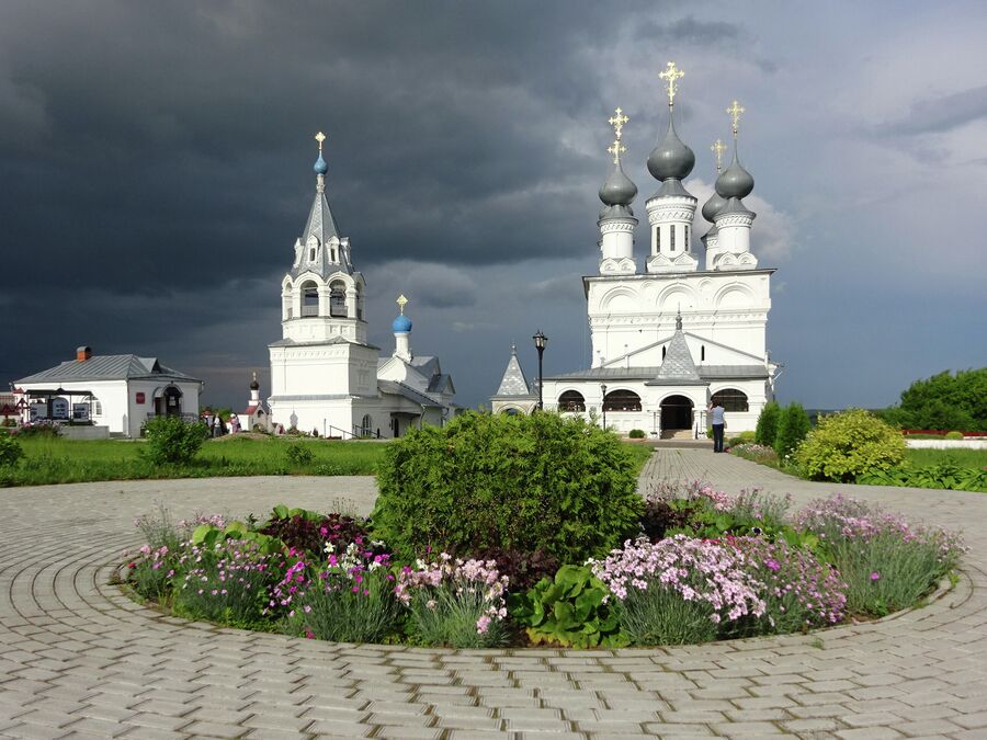 Воскресенский собор, колокольня и Введенская церковь