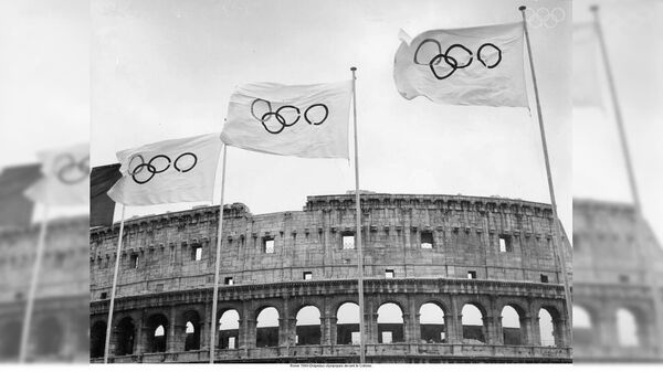 Олимпийские флаги у Колизея, 1960 год
