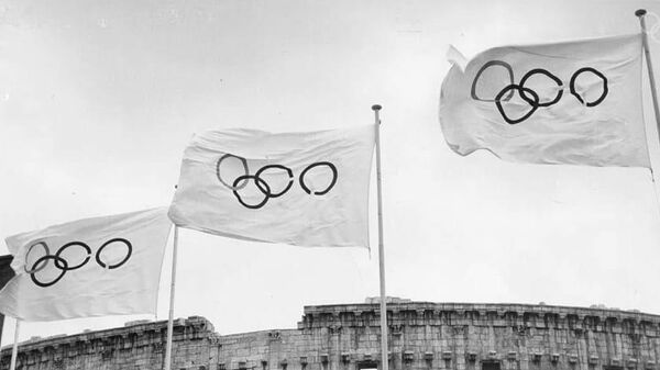 Олимпийские флаги у Колизея, 1960 год