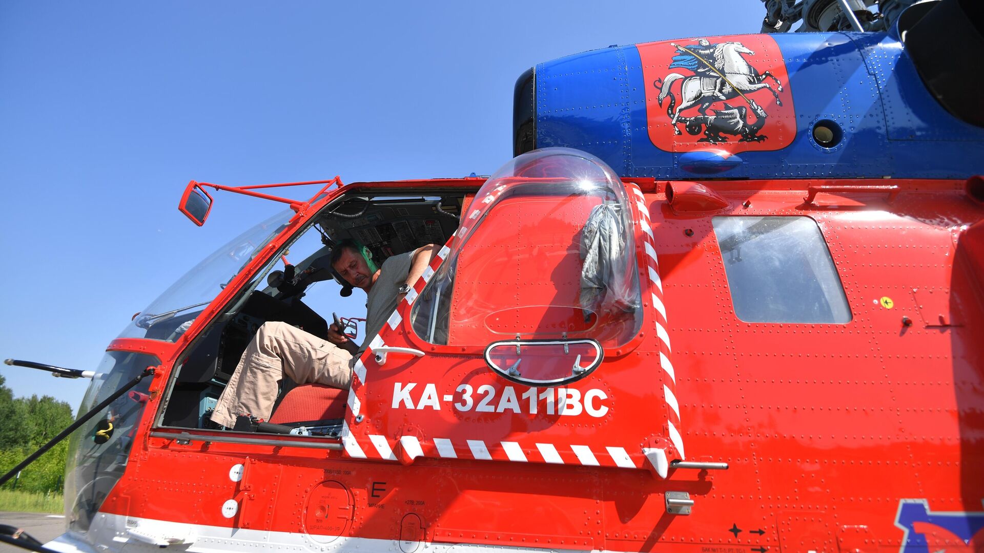 Вертолеты МАЦ мониторят пожароопасную обстановку  - РИА Новости, 1920, 06.07.2021