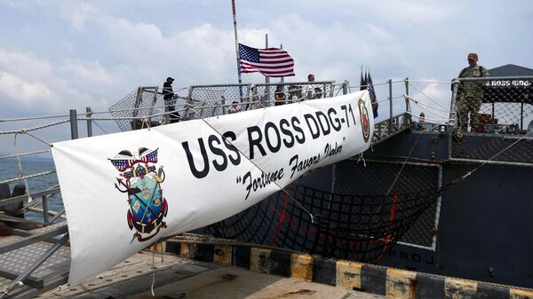 Трап с причала Одессы на эсминец ВМС США Росс, участвующий в первом этапе морской фазы военных учений Sea Breeze-2021