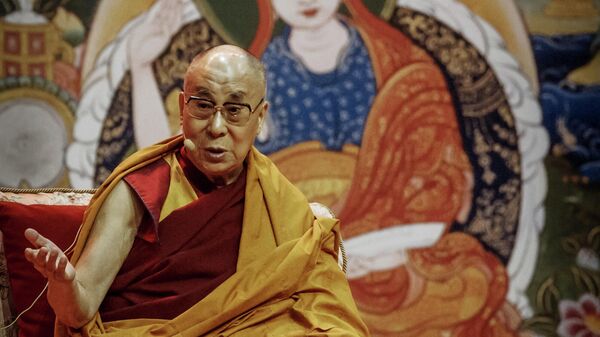 Духовный лидер буддистов Далай-лама XIV 