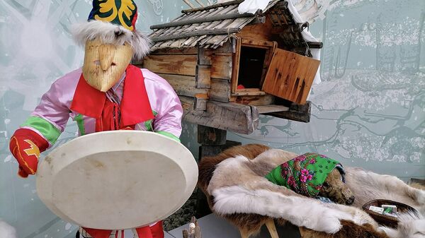 Священная голова медведя в музее в деревне Русскинская Сургутского района