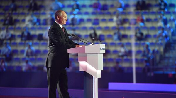 Президент РФ Владимир Путин выступает на торжественном вечере в Кемерово по случаю 300-летия Кузбасса
