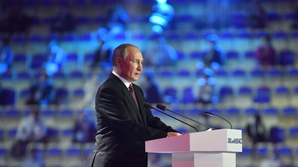 Президент РФ Владимир Путин выступает на торжественном вечере в Кемерово по случаю 300-летия Кузбасса