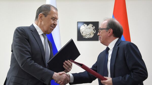 Министр иностранных дел РФ Сергей Лавров и министр иностранных дел Армении Ара Айвазян 