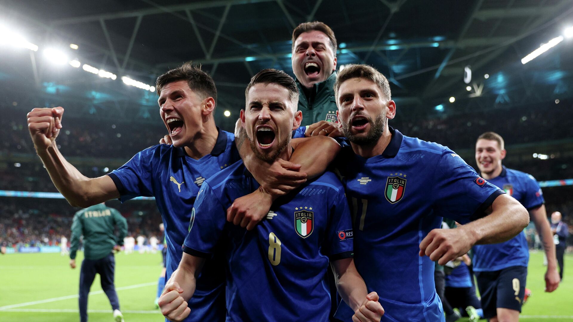 Англия или италия выиграли в футболе
