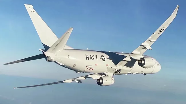 Самолет Boeing P-8 Poseidon ВМС США над Черным морем