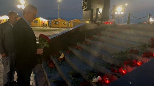 Губернатор Камчатского края возложил цветы в память о жертвах крушения Ан-26