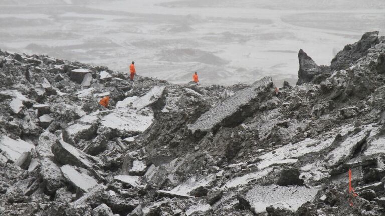 Поиск пропавших сотрудников Кумтор Голд Компани на территории золоторудного месторождения