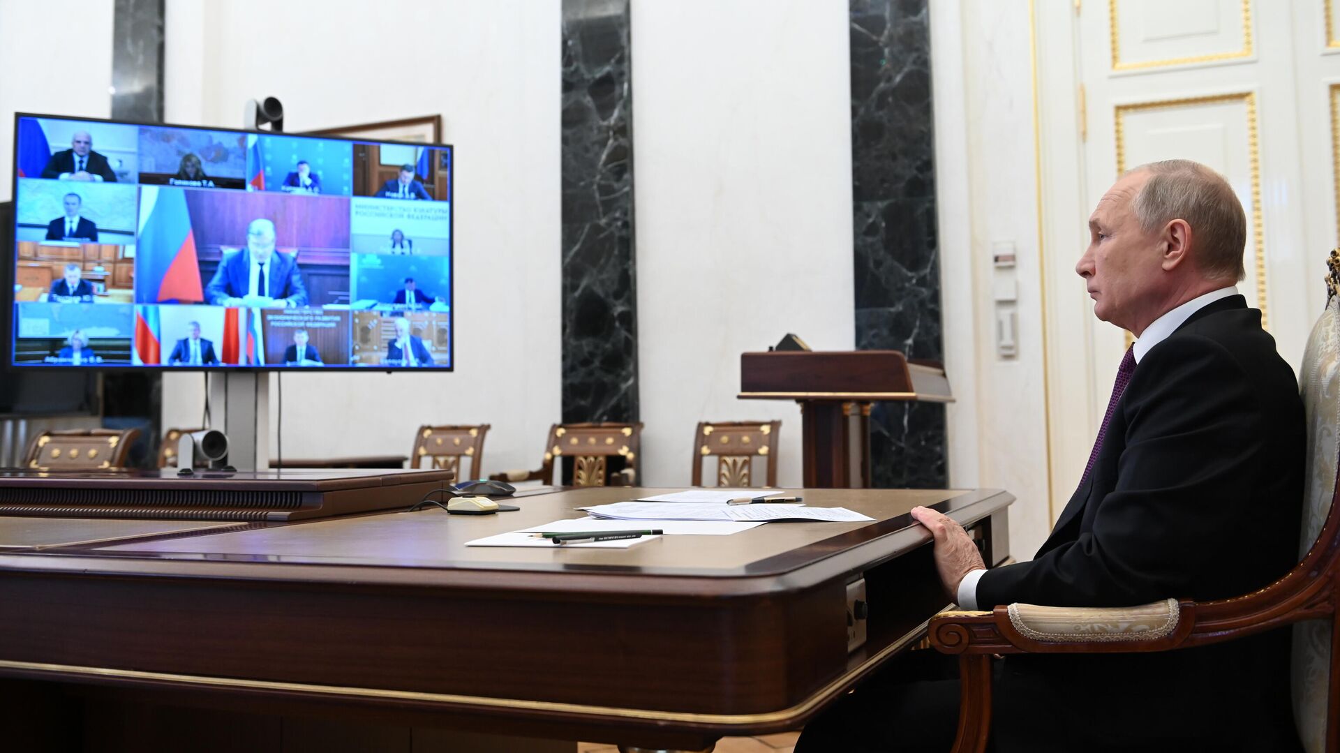 Президент РФ Владимир Путин проводит совещание с членами правительства РФ - РИА Новости, 1920, 07.07.2021