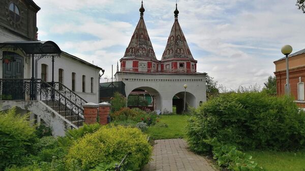 Суздаль. Святые ворота Ризоположенского монастыря