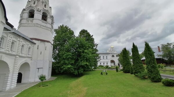 Суздаль. Шатровая колокольня Покровского монастыря