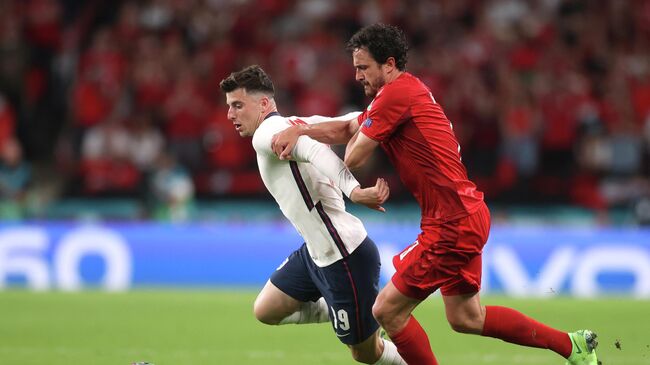 Soccer Football - Euro 2020 - Semi Final - England v Denmark - Wembley Stadium, London, Britain - July 7, 2021 England's Mason Mount in action with Denmark's Thomas Delaney Pool via REUTERS/Carl Recine