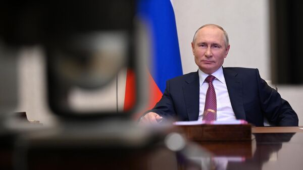 Президент РФ Владимир Путин в режиме видеоконференции проводит встречу с финалистами Всероссийского конкурса Большая перемена