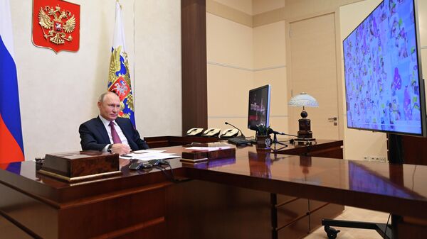 Президент РФ Владимир Путин в режиме видеоконференции проводит встречу с финалистами Всероссийского конкурса Большая перемена