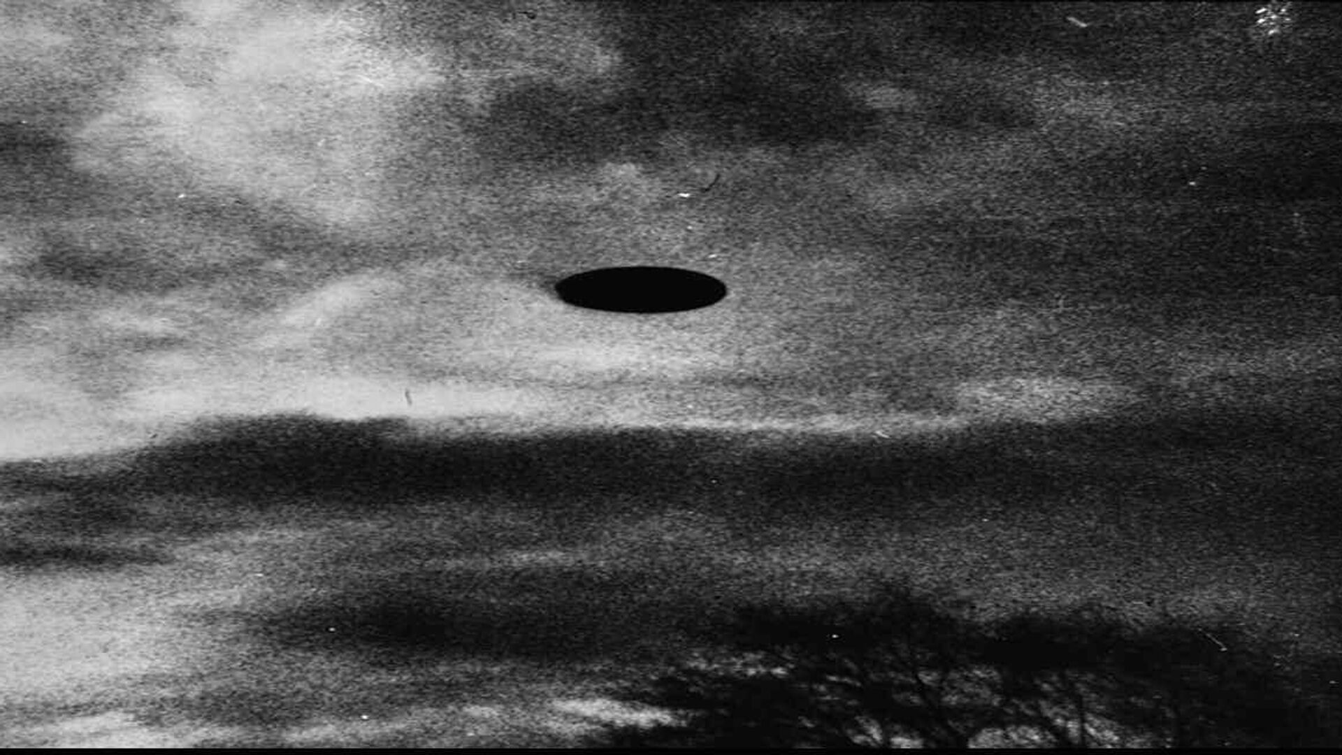 Неопознанный летающий объект в небе над Салемом, Орегон - РИА Новости, 1920, 05.09.2021