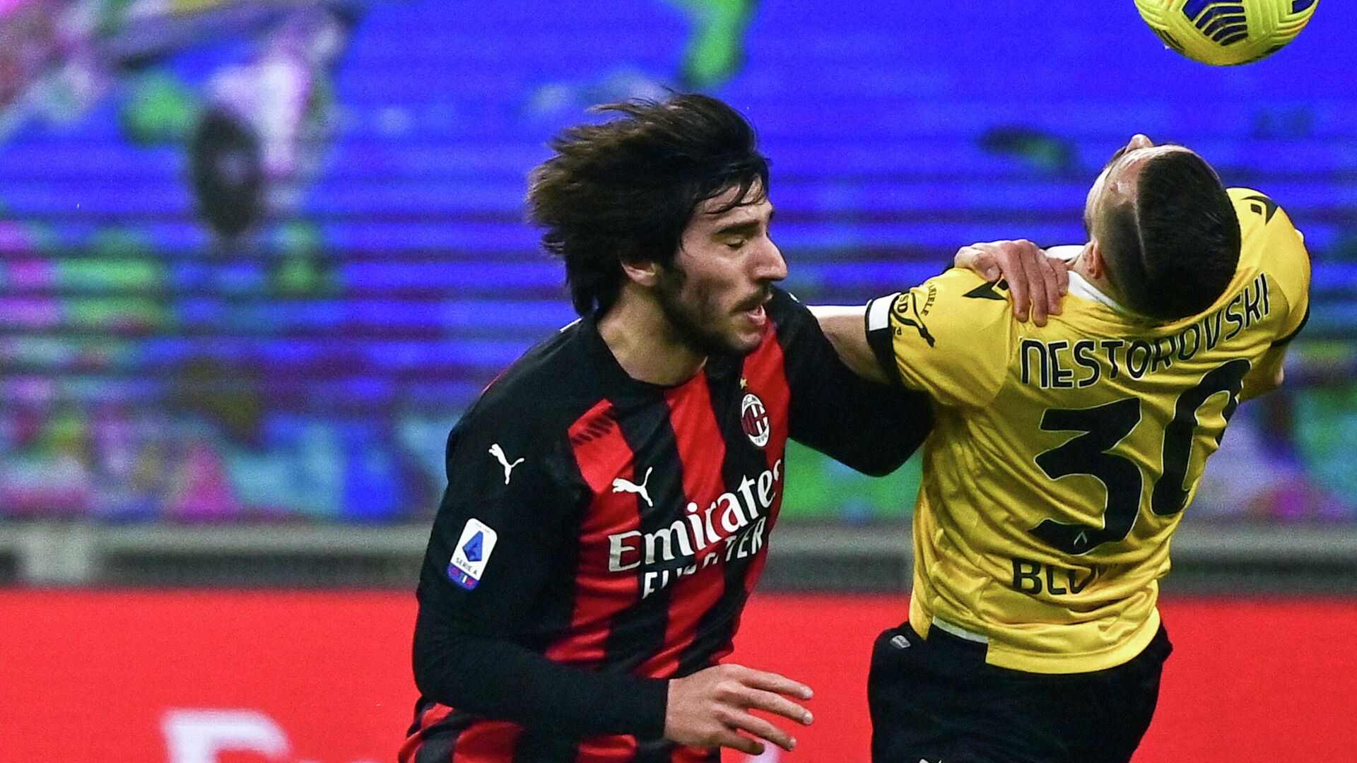 AC Milan's Italian midfielder Sandro Tonali (C) and Udinese's North Macedonia forward Ilja Nestorovski go for a header during the Italian Serie A football match AC Milan vs Udinese on March 03, 2021 at the San Siro stadium in Milan. (Photo by MIGUEL MEDINA / AFP) - РИА Новости, 1920, 08.07.2021