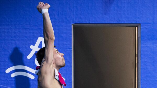 Виктор Минибаев (Россия) перед прыжком в финальных соревнованиях в прыжках в воду с вышки 10 м среди мужчин на чемпионате Европы по водным видам спорта в Будапеште.