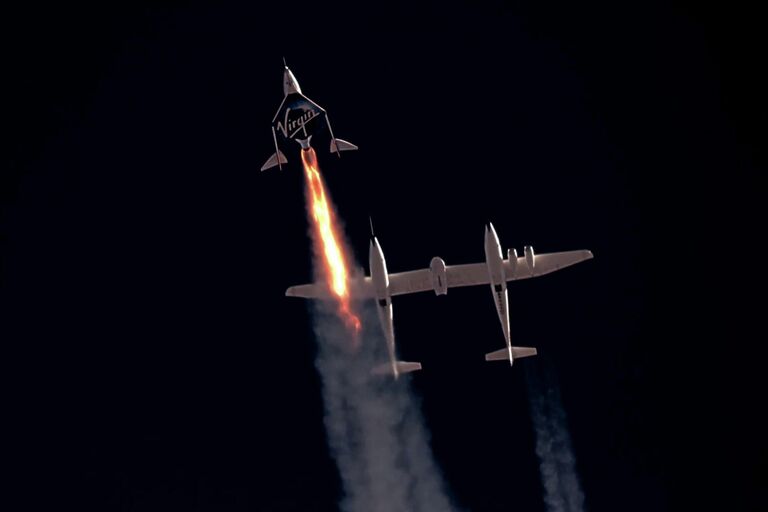 Стар космического корабля VSS Unity компании Virgin Galactic с Ричардом Брэнсоном на борту 