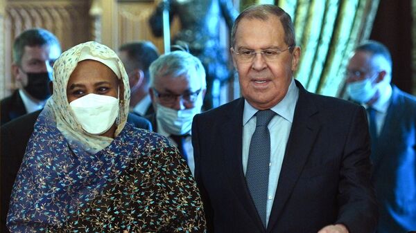 Министр иностранных дел РФ Сергей Лавров и министр иностранных дел Судана Марьям аль-Махди во время встречи в Москве