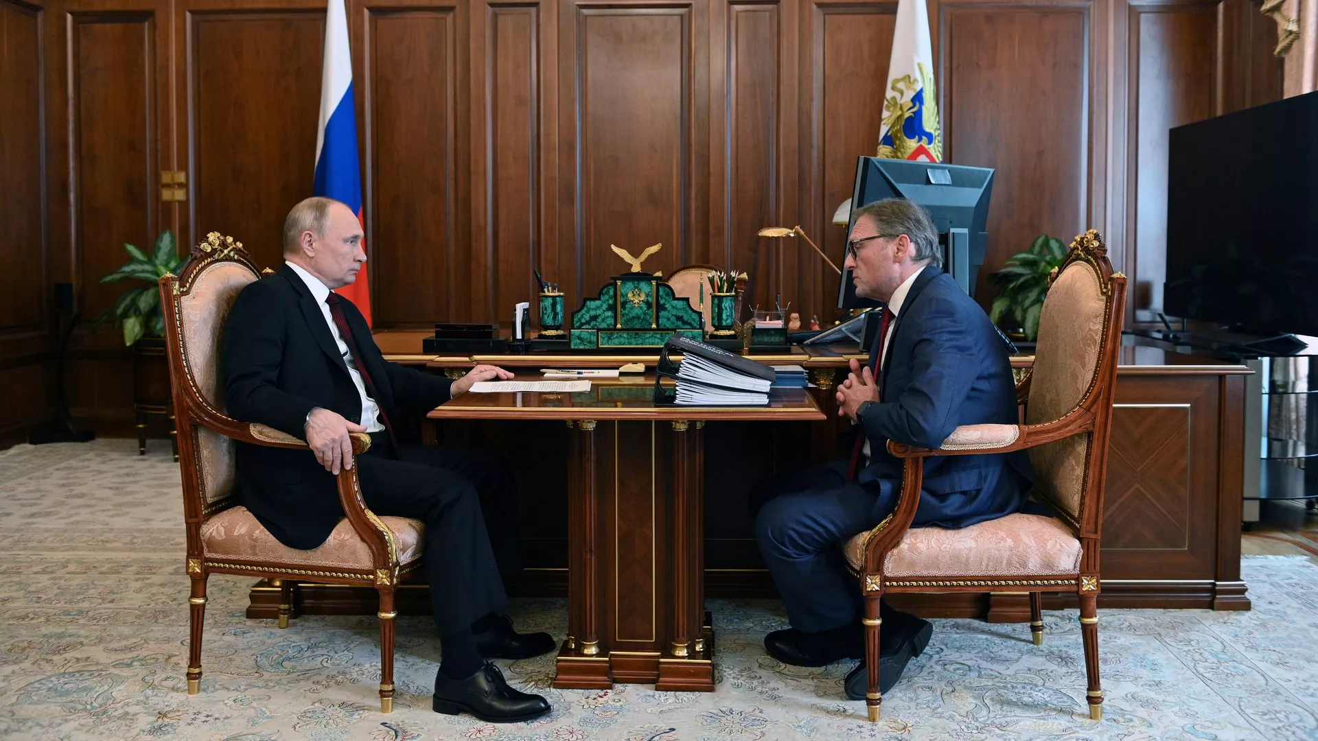 Президент РФ Владимир Путин и уполномоченный при президенте РФ по защите прав предпринимателей Борис Титов во время встречи - РИА Новости, 1920, 12.07.2021