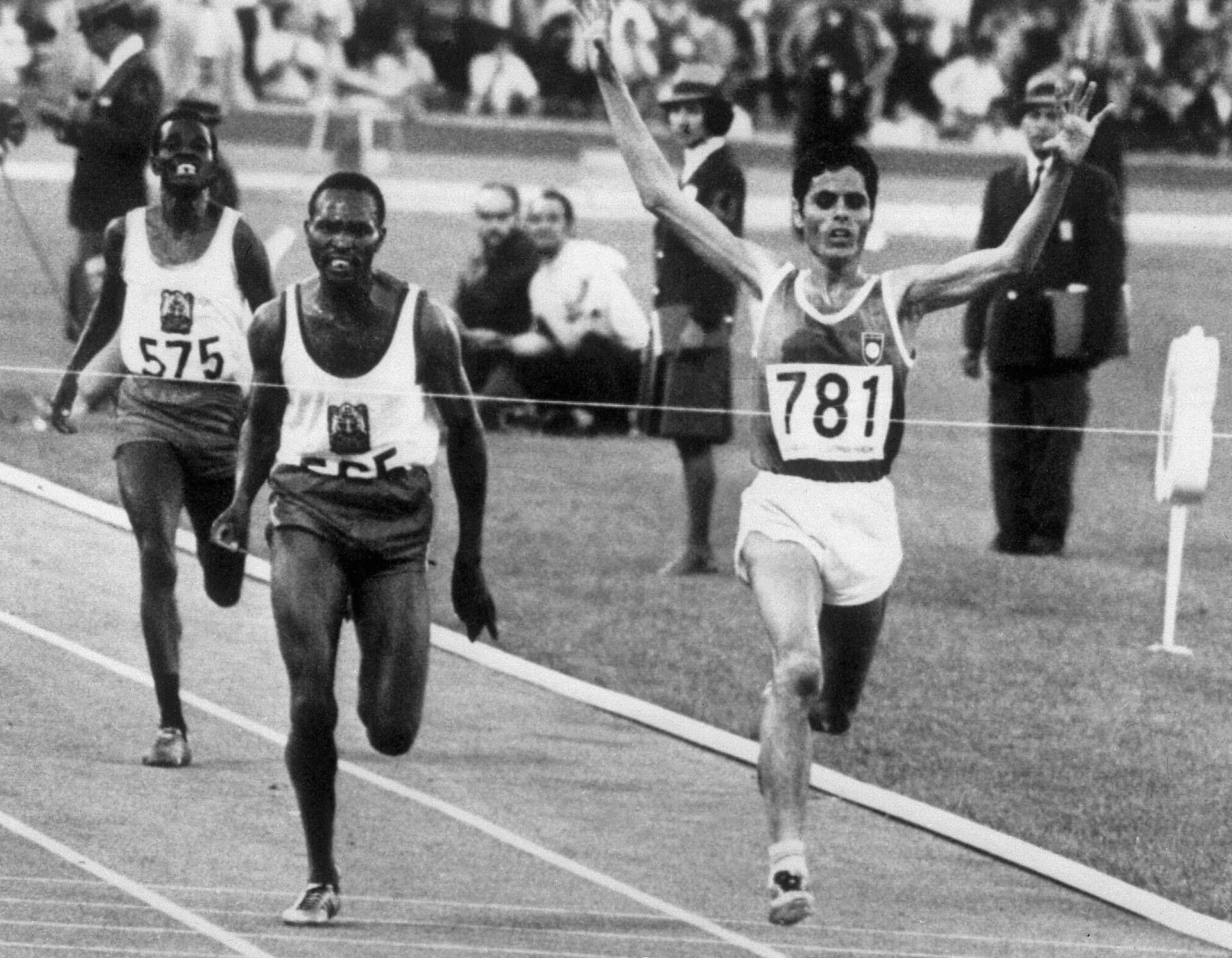 Кип Кейно (слева) в забеге на 5000 метров на Олимпиаде в Мехико - РИА Новости, 1920, 12.07.2021