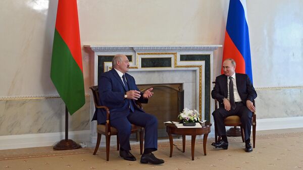 Президент РФ Владимир Путин и президент Белоруссии Александр Лукашенко  во время встречи