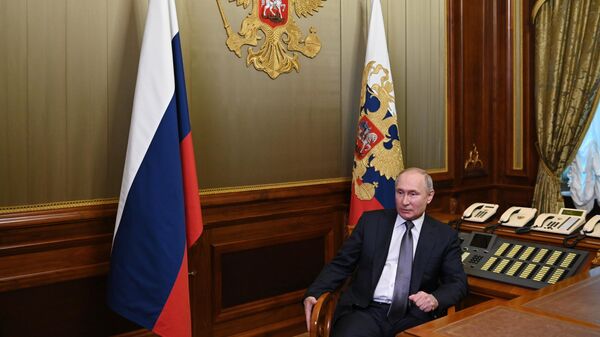 Президент России Владимир Путин отвечает на вопросы о статье Об историческом единстве русских и украинцев
