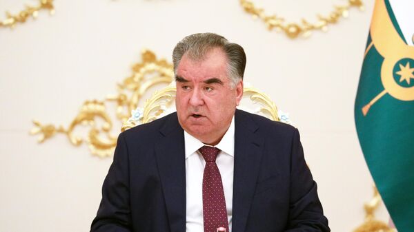 Президент Таджикистана Эмомали Рахмон во время встречи с министрами иностранных дел стран-членов ШОС в Душанбе