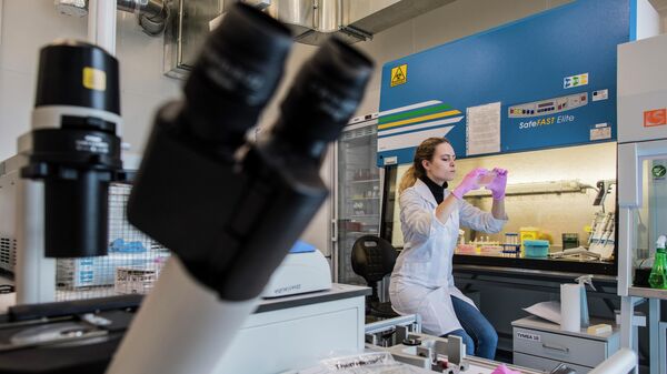 Проведение научных исследований в клеточном блоке в лаборатории разработки инновационных лекарственных средств