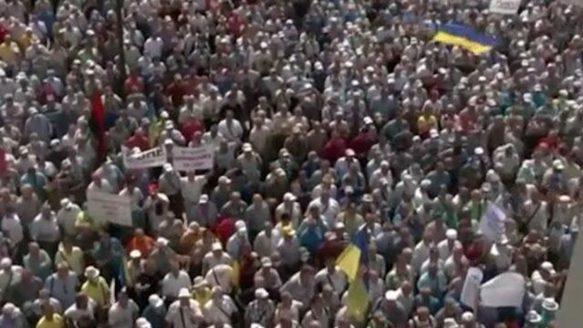 Пенсионеры МВД Украины пытаются прорваться в  Верховную Раду - РИА Новости, 1920, 14.07.2021