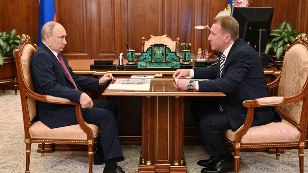 Президент России Владимир Путин и Игорь Шувалов