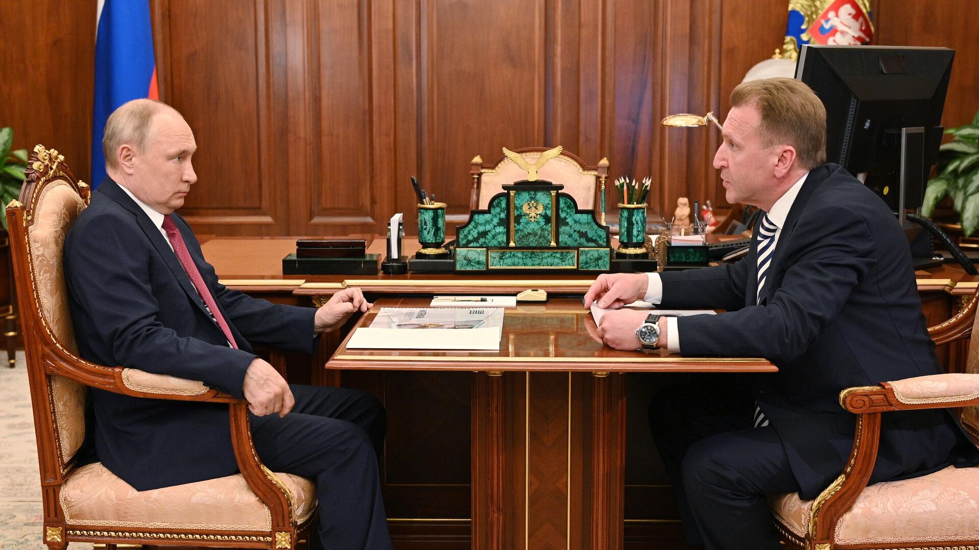 Президент России Владимир Путин и Игорь Шувалов - РИА Новости, 1920, 30.08.2023