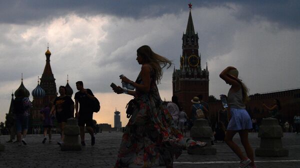 Москвичей призвали быть внимательными из-за грозы и ветра в субботу